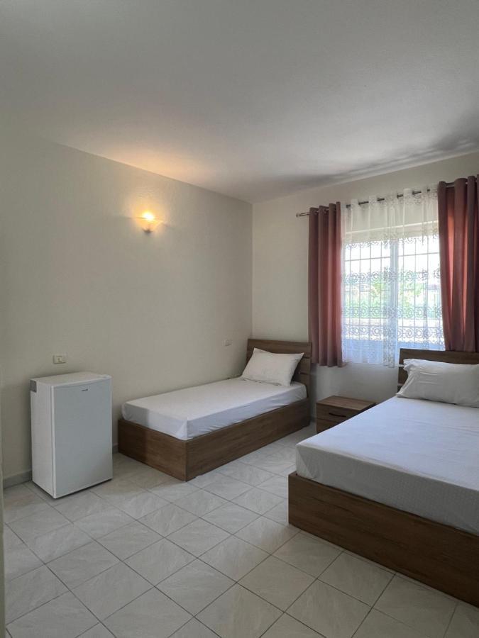 Guest House Sala Дуррес Екстер'єр фото