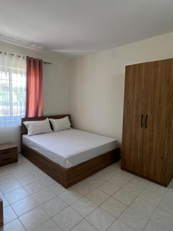 Guest House Sala Дуррес Екстер'єр фото