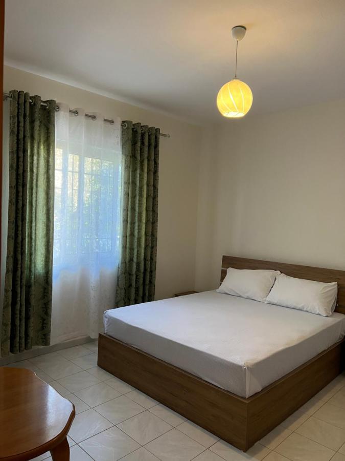 Guest House Sala Дуррес Екстер'єр фото